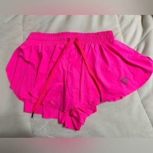 Keiki Kona 2-IN-1 FLOWY FITNESS SHORTS Size Medium Pink